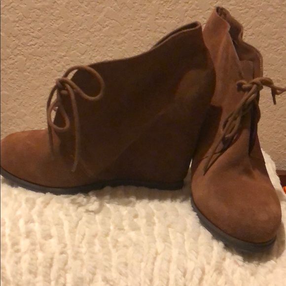 Dolce Vita lace up hidden wedge booties - Picture 3 of 5